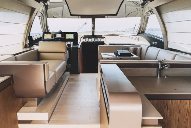 Ferretti Yachts 550 